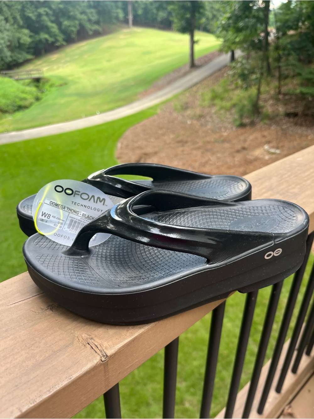 OOFOS Women’s Black Recovery Flip Flops size 8 - NEW WITH TAGS - Picture 5 of 11